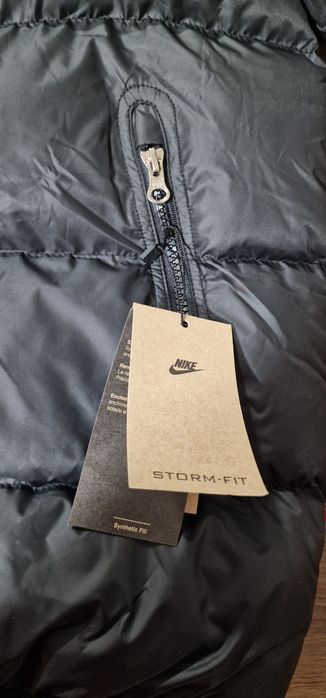 Geaca Nike noua cu eticheta