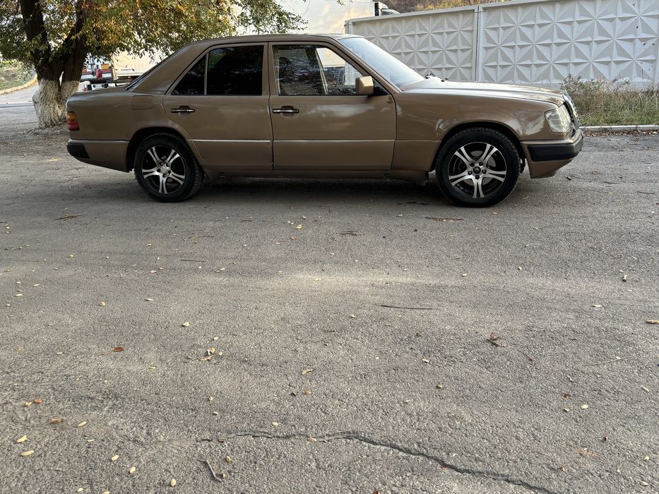 Мерседес W 124.