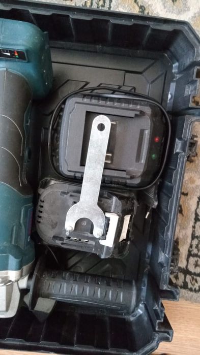 Продам болгарку BOSCH