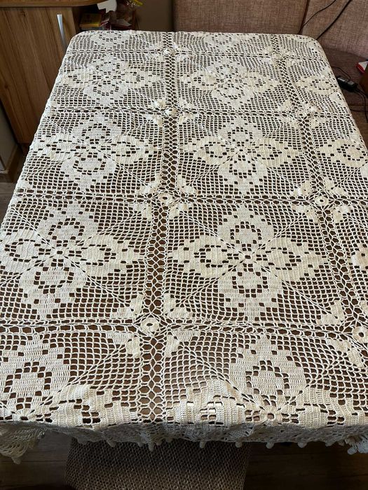 Плетена покривка за маса