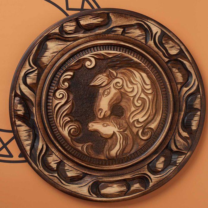 Дърворезба пано коне