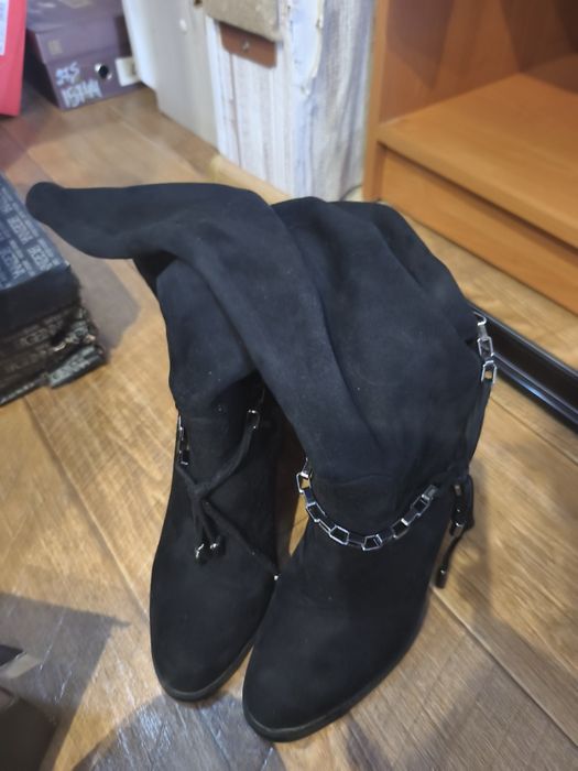 Продам женские сапоги