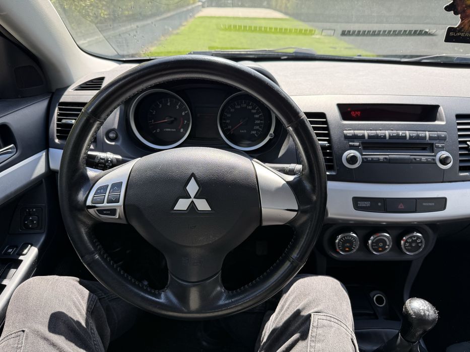 Vand sau schimb mitsubishi lancer!