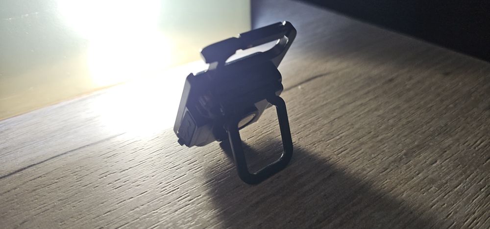 mini lanternă breloc reîncărcabilă cu LED magnet