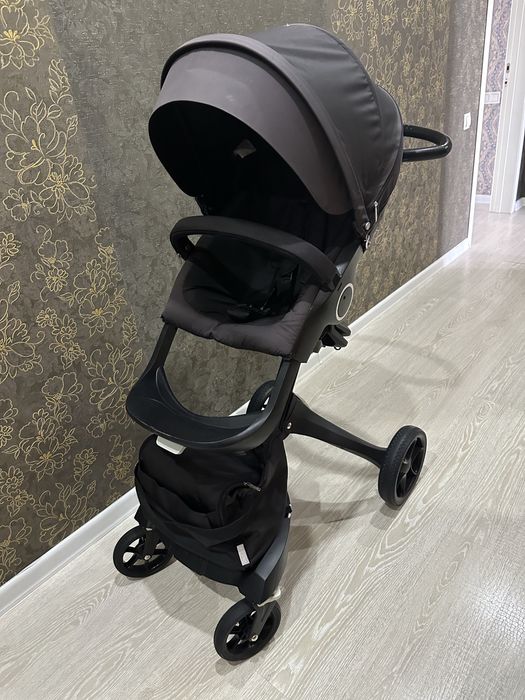 Коляска детская модная