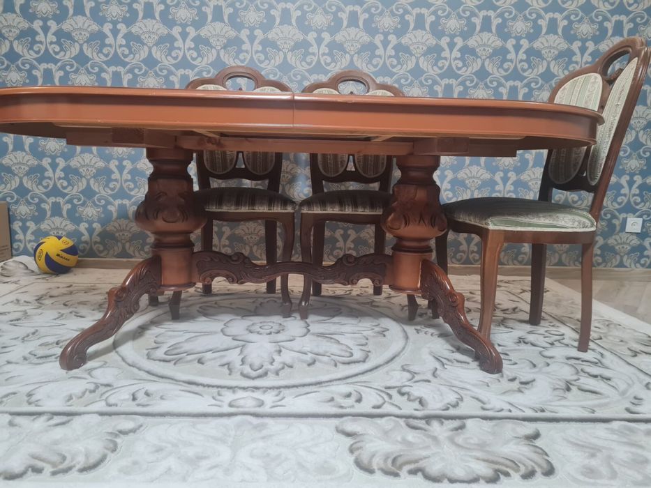 Стол с 6 стульями