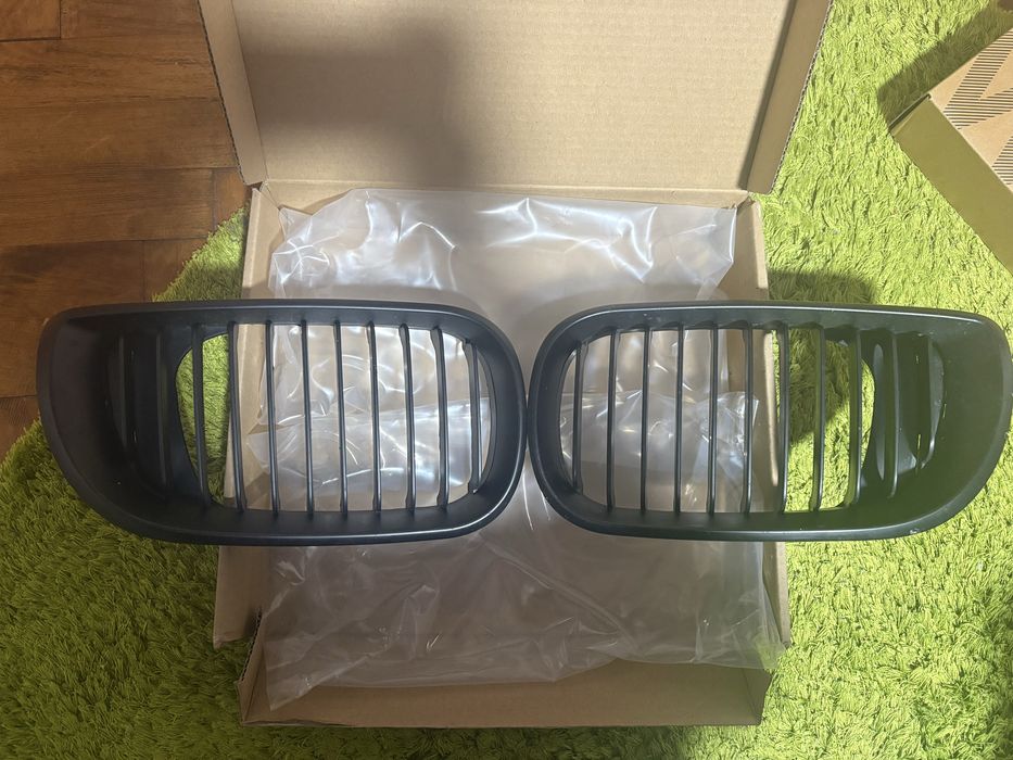 Vand grile e46 facelift negre noi