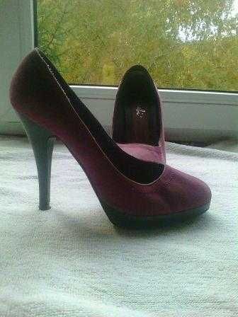 продам женские туфли.