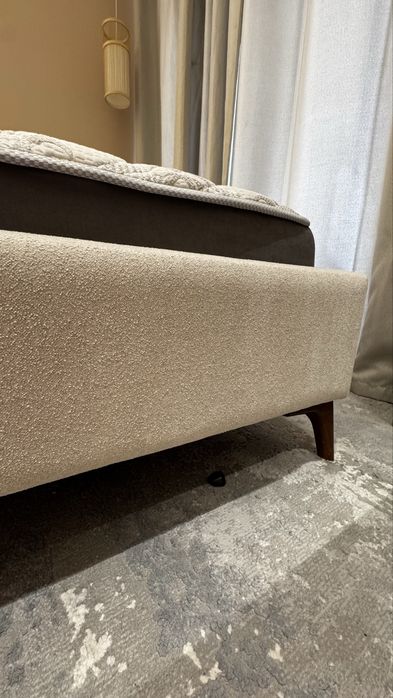 Продам кровать с матрасом