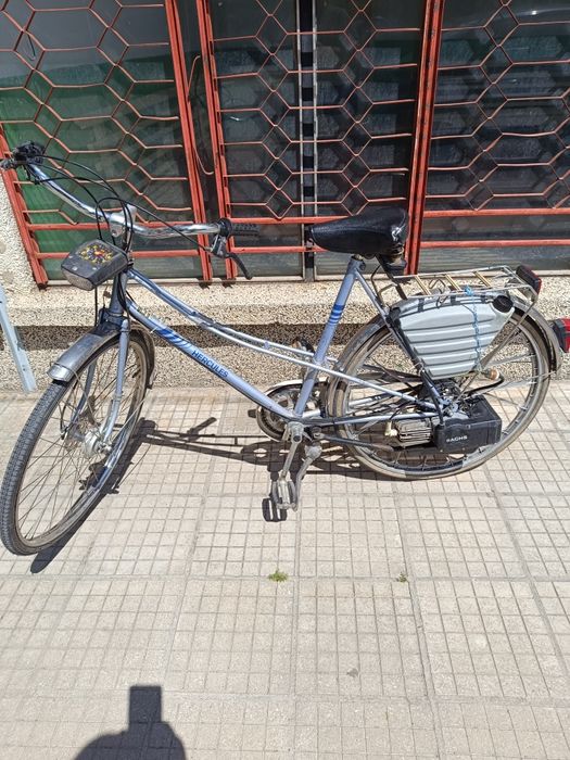 Продавам моторно колело Сакс