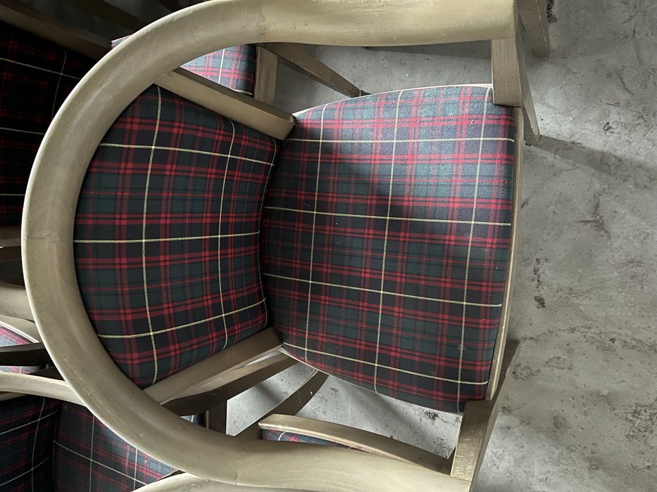 Scaune tapitate din lemn masiv