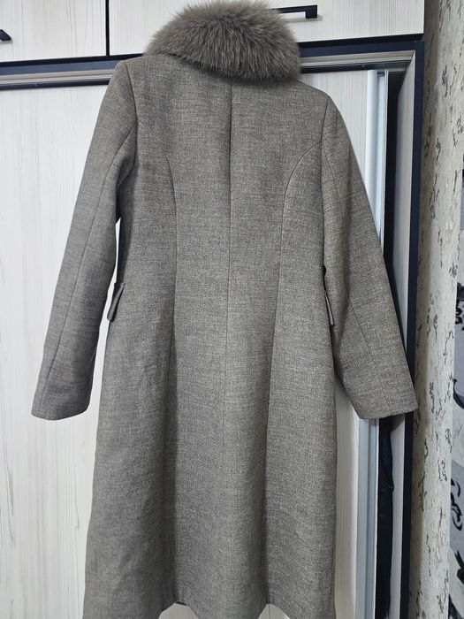 Palto yangi 4 marta kiyilgan razmer 42 narxi 450mng