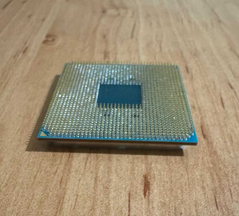 AMD Ryzen 3 3200G + AMD Wraith Prism RGB