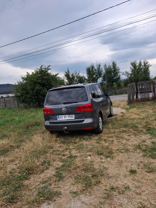 VOLKSWAGEN Touran