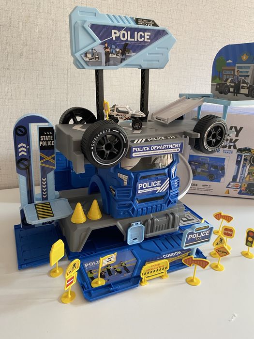 Полицейски камион - паркинг - 2 в 1