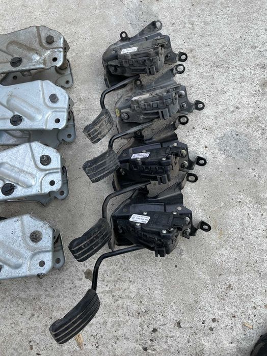 Pedalier Renault Trafic/Opel Vivaro An 2001-2014