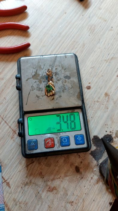 Продам золотой гарнитур.