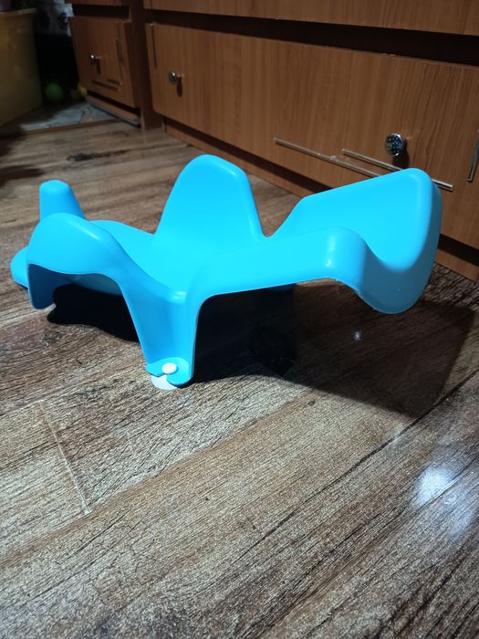 Vând suport pentru baie bebe-30ron