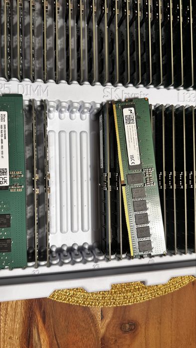 Rezervate ** Memorii RAM de laptop si de PC**Rezervate