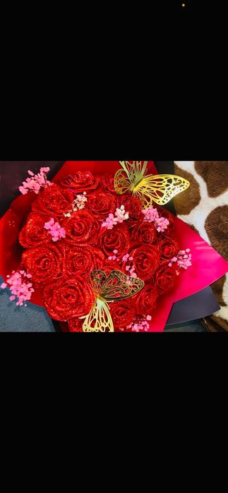 Buchet din trandafiri de satin realizați manual