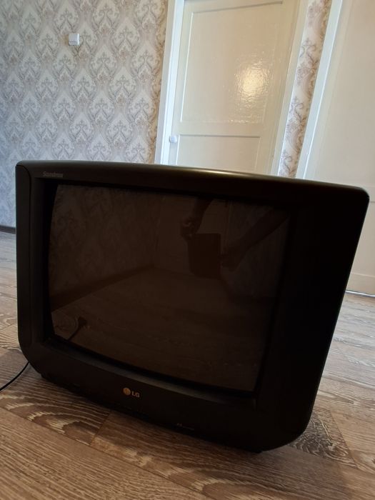 Телевизор LG рабочий.