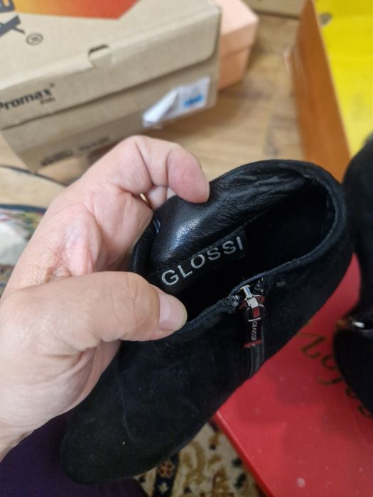 Продаю ботильоны замша