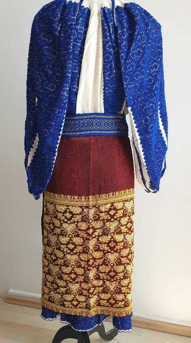 REDUCERE 15%! Costum popular (ie/camasa cu poale, fota/catrinta/zadie)