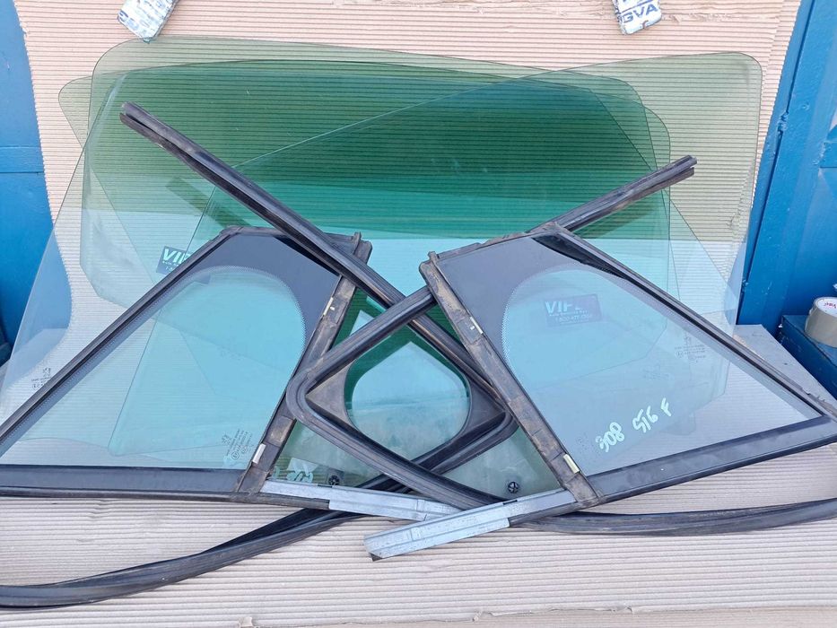 Peugeot 308, usi portiere dezechipate, geamuri coltare, oglinzi.