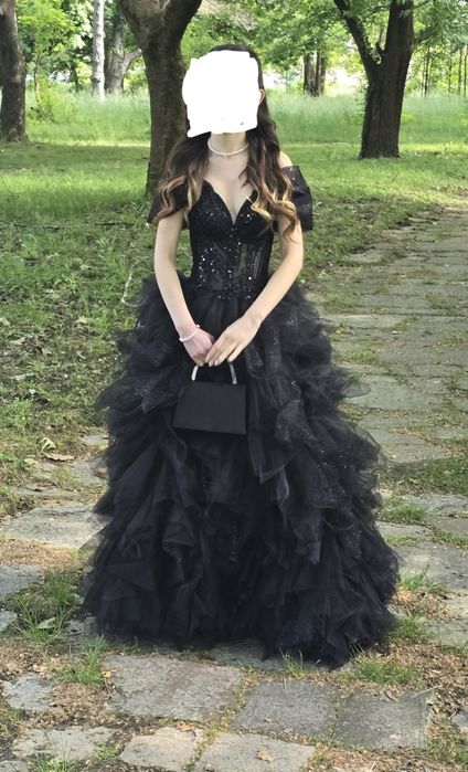 Бална рокля , Дантела