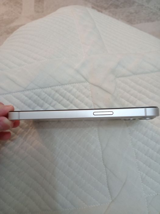 Продам белый айфон 13