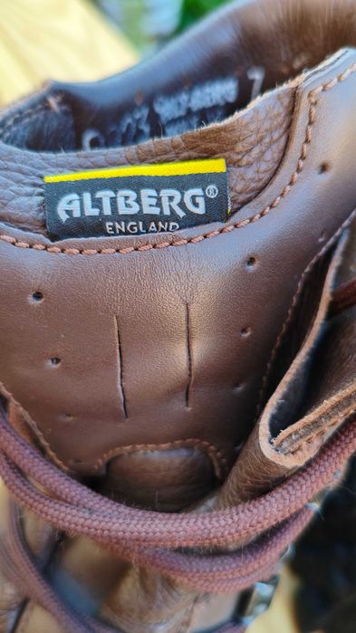 Bocanci militari originali Altberg Defender Combat Boots, culoare maro