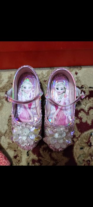 Продам туфли для девочки