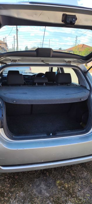 Продавам Тойота Корола