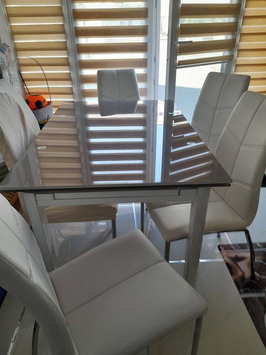 Masă mare din sticla și 6 scaune