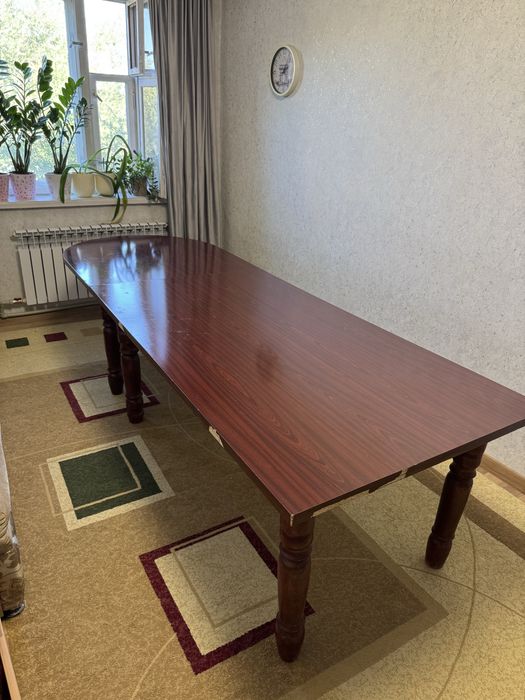 Продам большой стол в гостиную