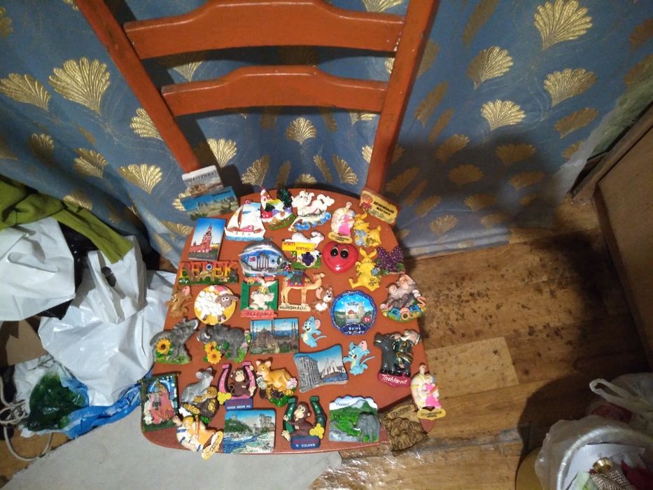 Срочно продам с связи с переездом магнитики на холодильник дешево