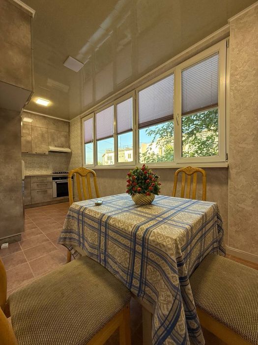 3/3/4 Генерала Петрова, Овир , 77 серия кирпич 75м2 мебель техника