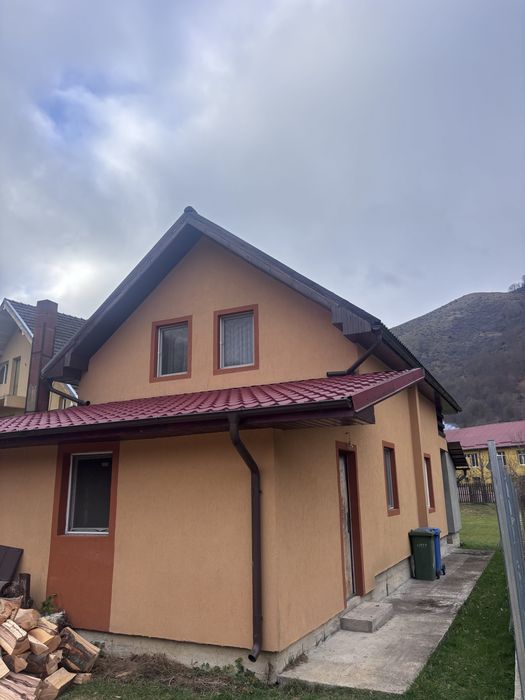 Casa de vanzare la remeti