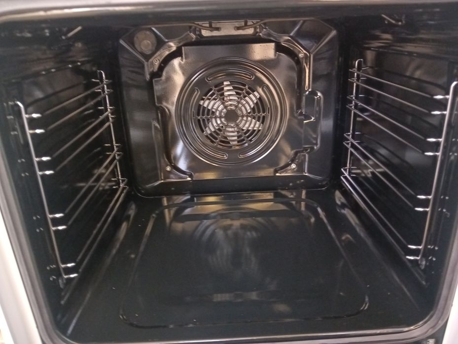 Тясна 50 см печка с керамичен плот Gorenje  с две години Гаранция!