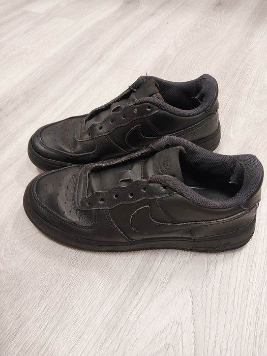 Vând air force 1 si 4 perechi de blugi Bershka