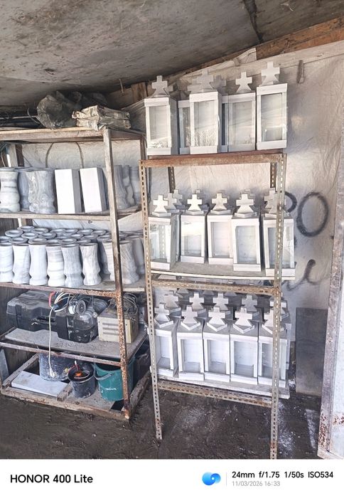 Vând cruci de marmură preț de producător asigur și transport