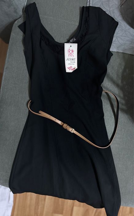 Rochița neagră, cu curelușă