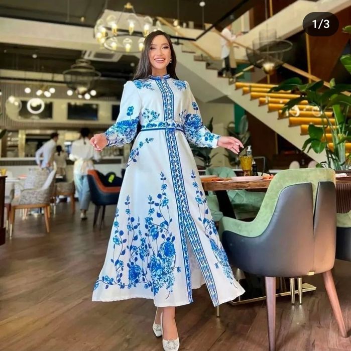 Платье нарядное, эффектное.