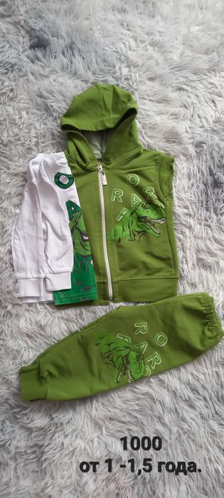 Продам столик для детей и вещи