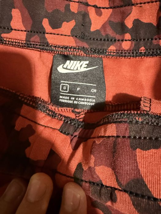 Nike tech fleece camo (red)