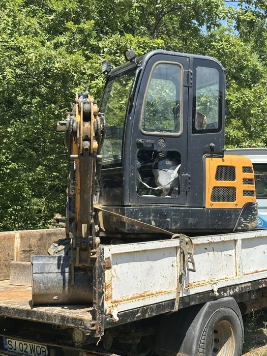 De vanzare excavator 2.2  tone