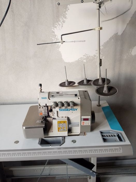 Averlok tikuv mashinasi sotiladi