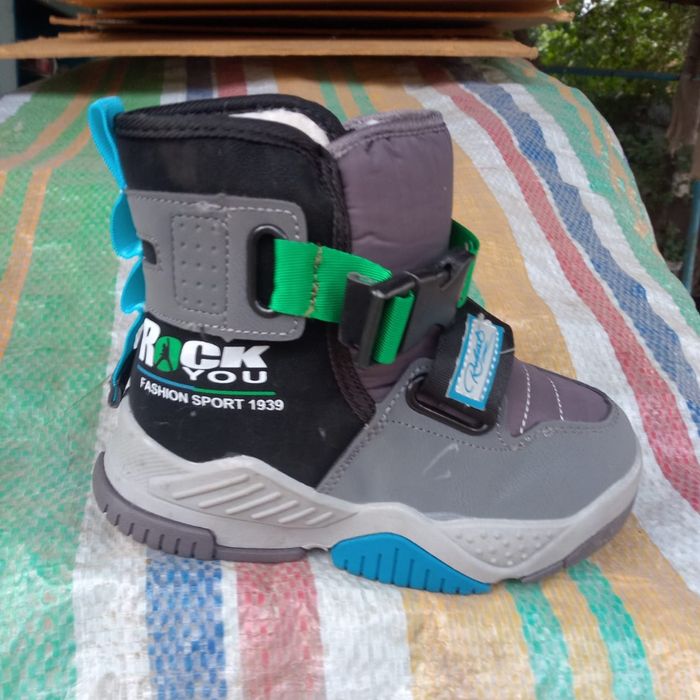 Продам зимнюю обувь