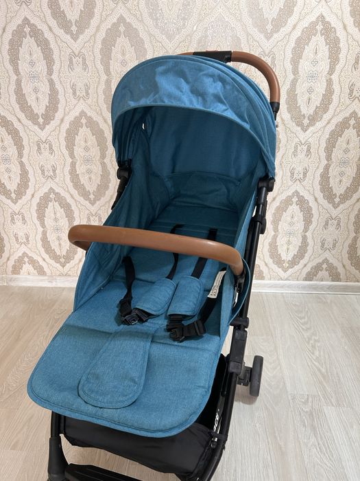 Детская прогулочная коляска