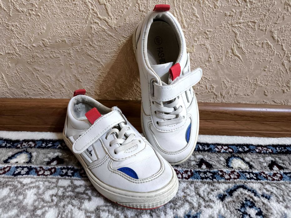 Кроссовки кожаные 28 размер